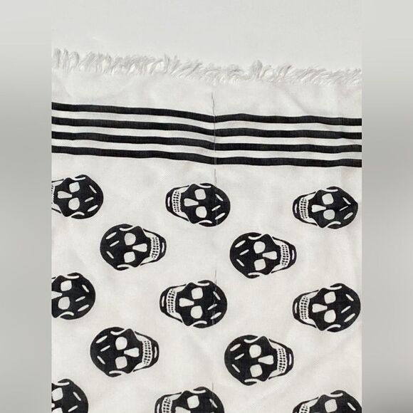 Alexander McQueen scarf in fabric with Skull print - Picture 15 of 15